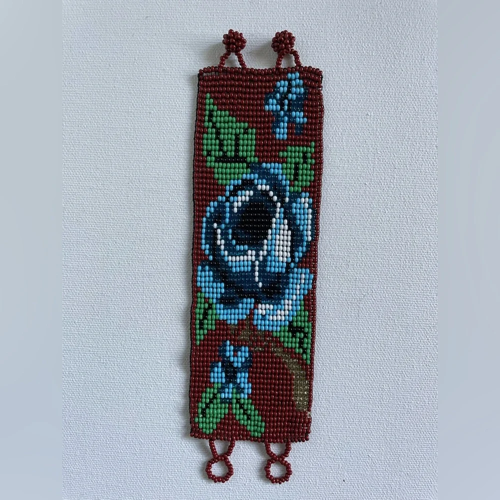 Beaded floral bracelet - Picture 3 of 6